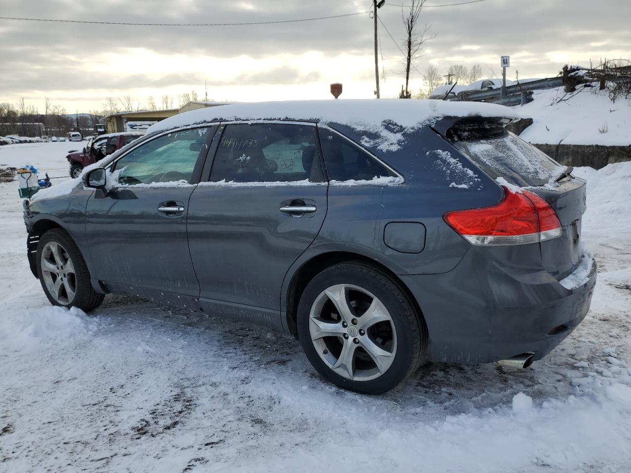 2010 Toyota Venza - Image 2
