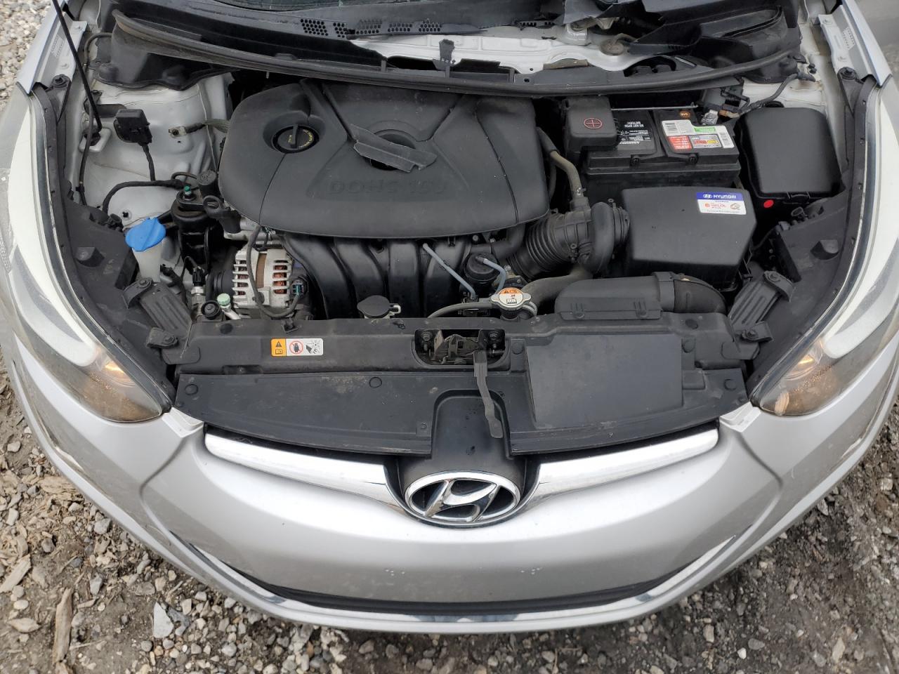 2016 Hyundai Elantra - Image 11