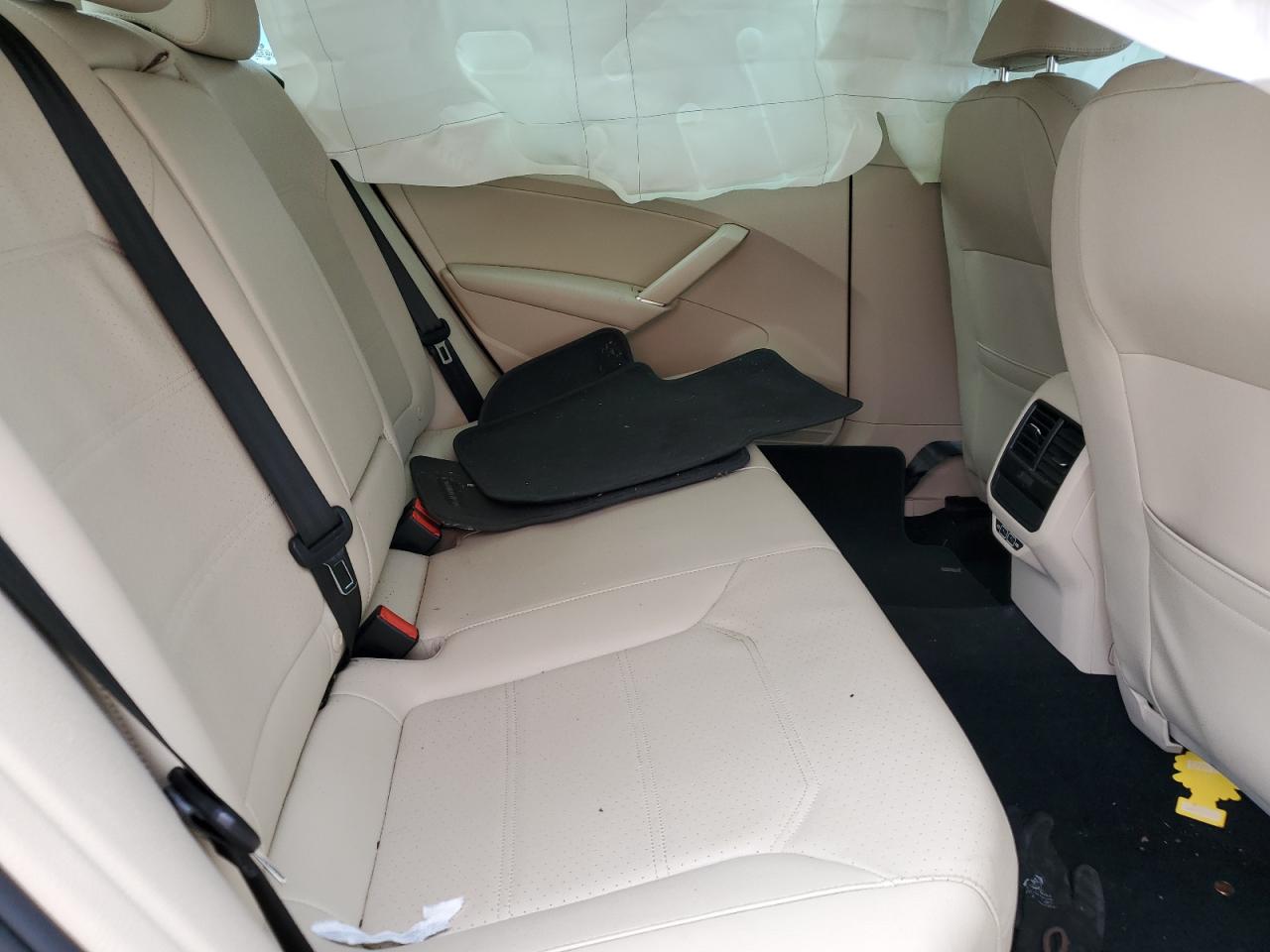 2019 Volkswagen Passat - Image 10