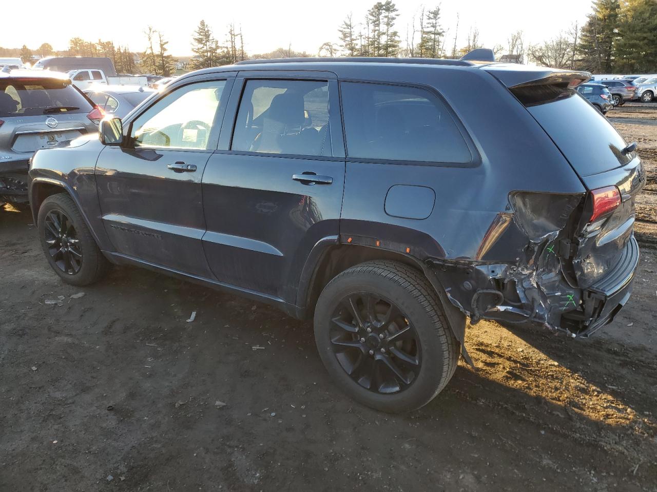 2018 Jeep Grand Cherokee - Image 2
