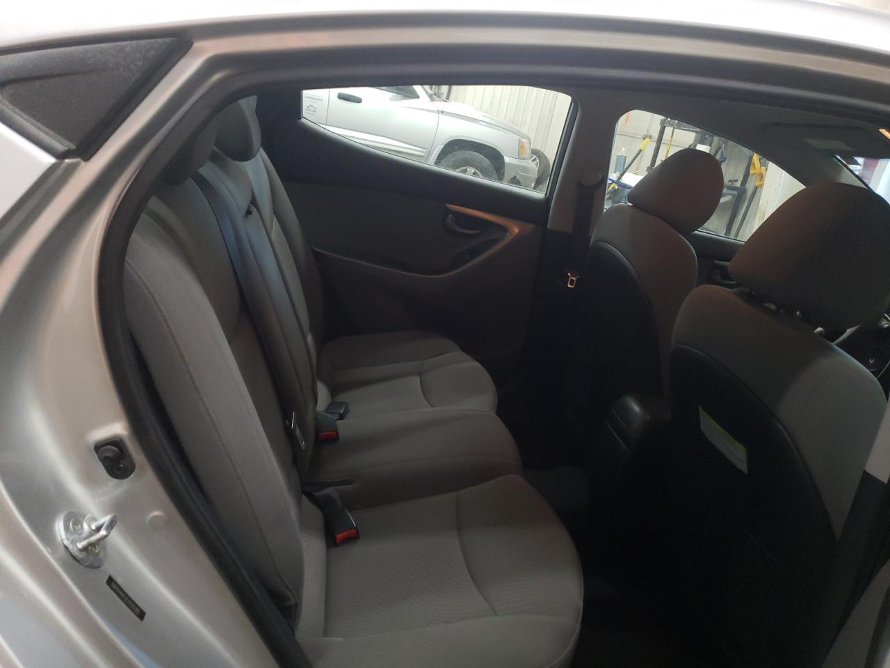 2014 Hyundai Elantra - Image 10