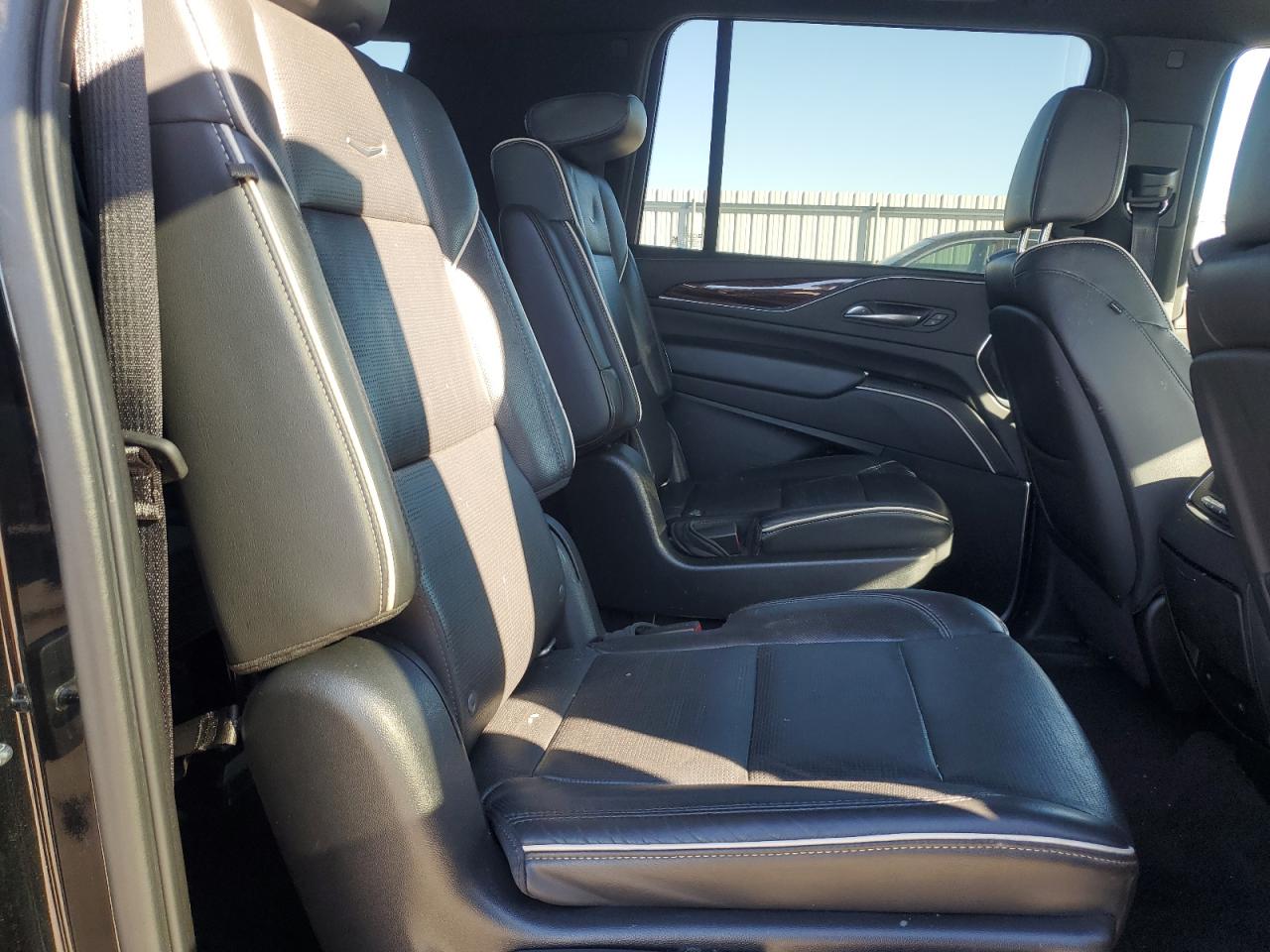 2022 Cadillac Escalade - Image 11
