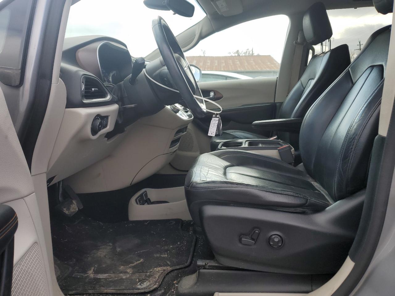 2017 Chrysler Pacifica - Image 7