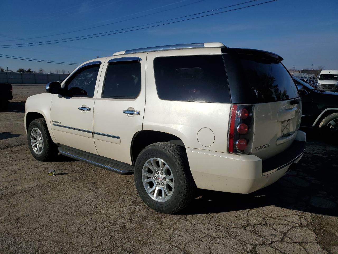 2013 GMC Yukon - Image 2