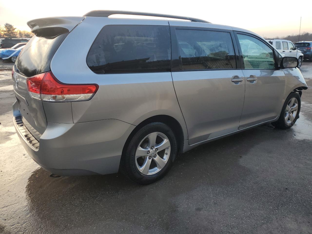 2013 Toyota Sienna - Image 3