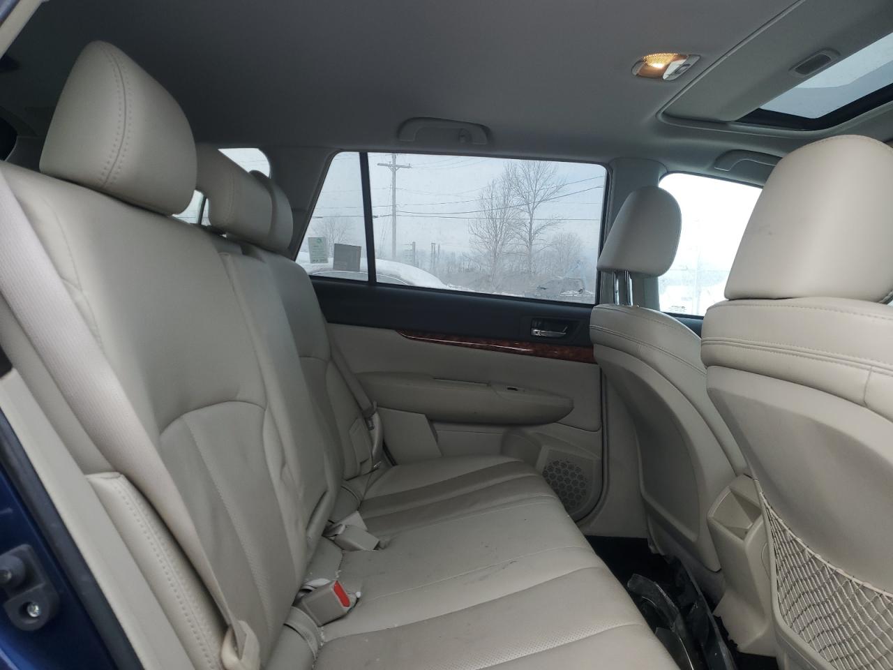 2011 Subaru Outback - Image 11
