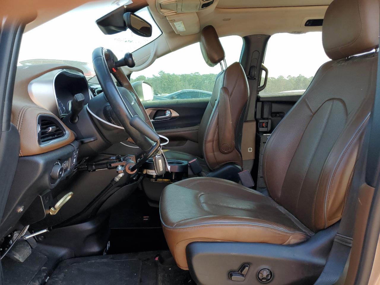 2017 Chrysler Pacifica - Image 7