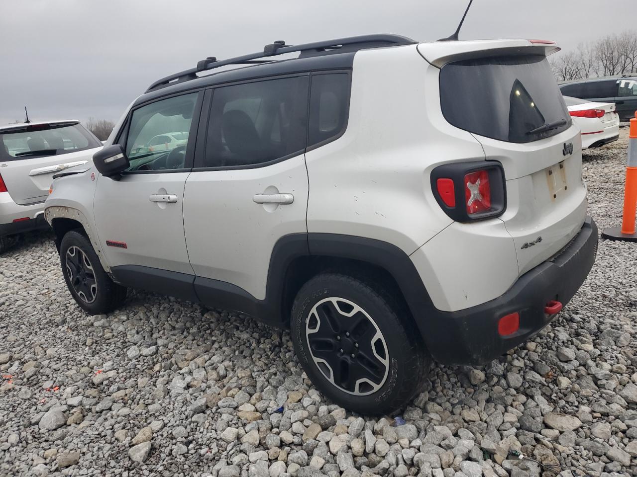 2016 Jeep Renegade - Image 2