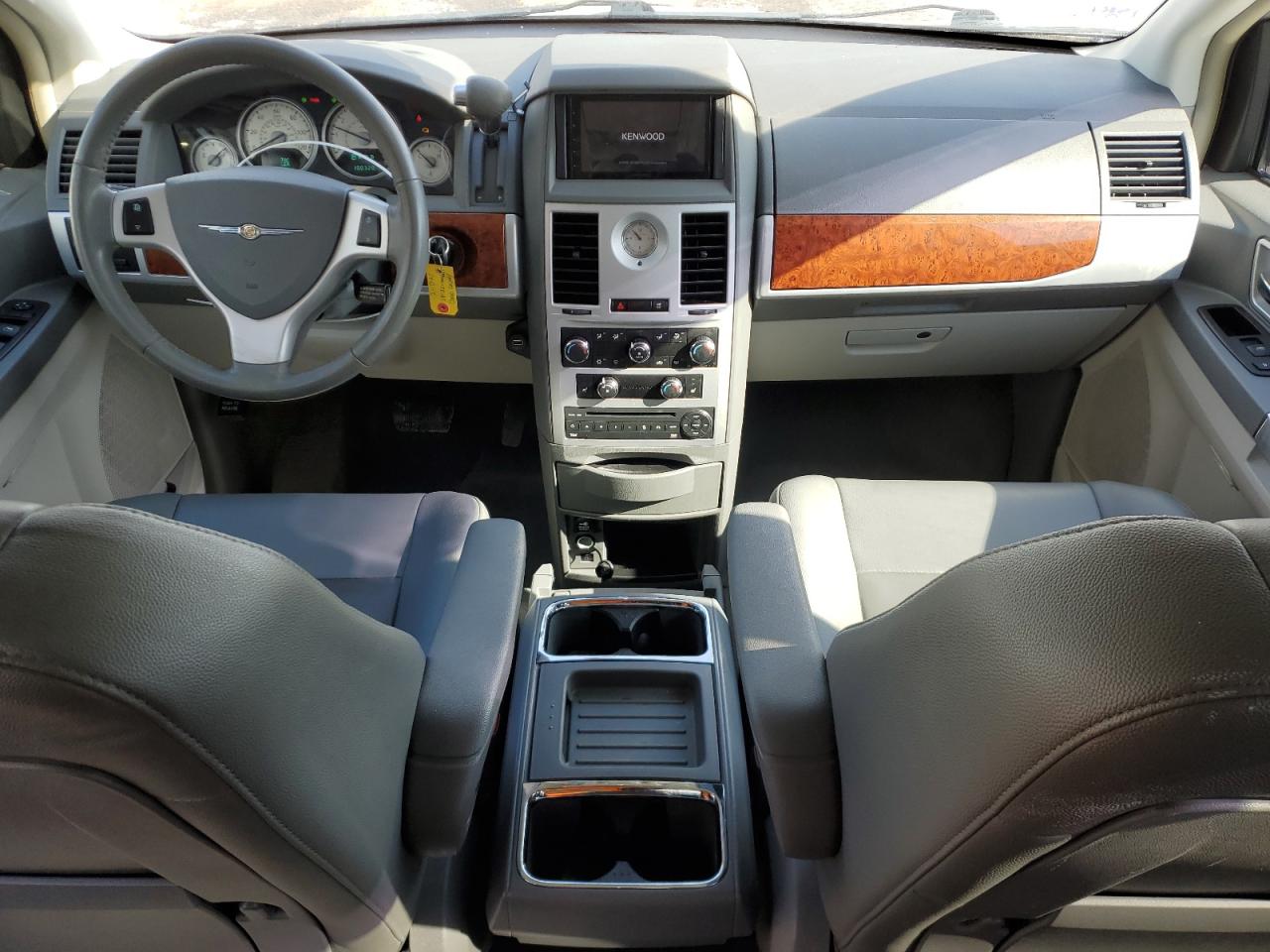 2008 Chrysler Town & Country - Image 8