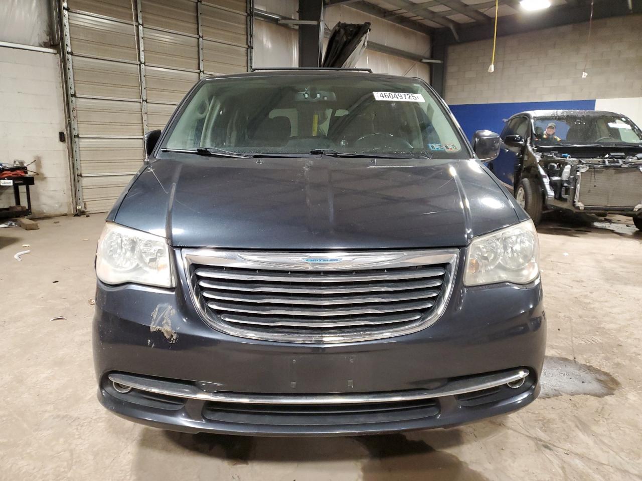 2013 Chrysler Town & Country - Image 5