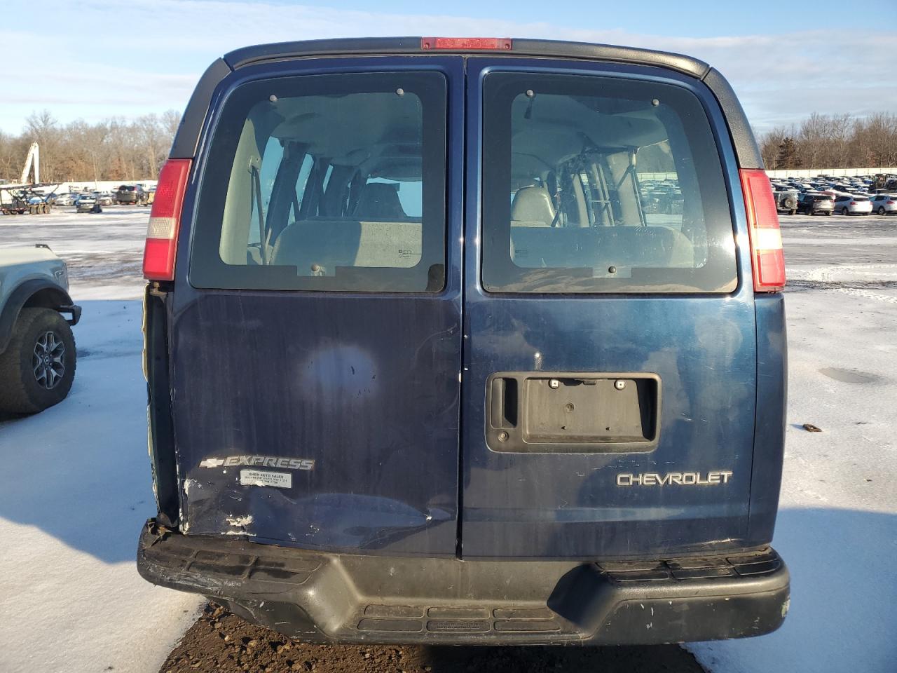 2005 Chevrolet Express - Image 6