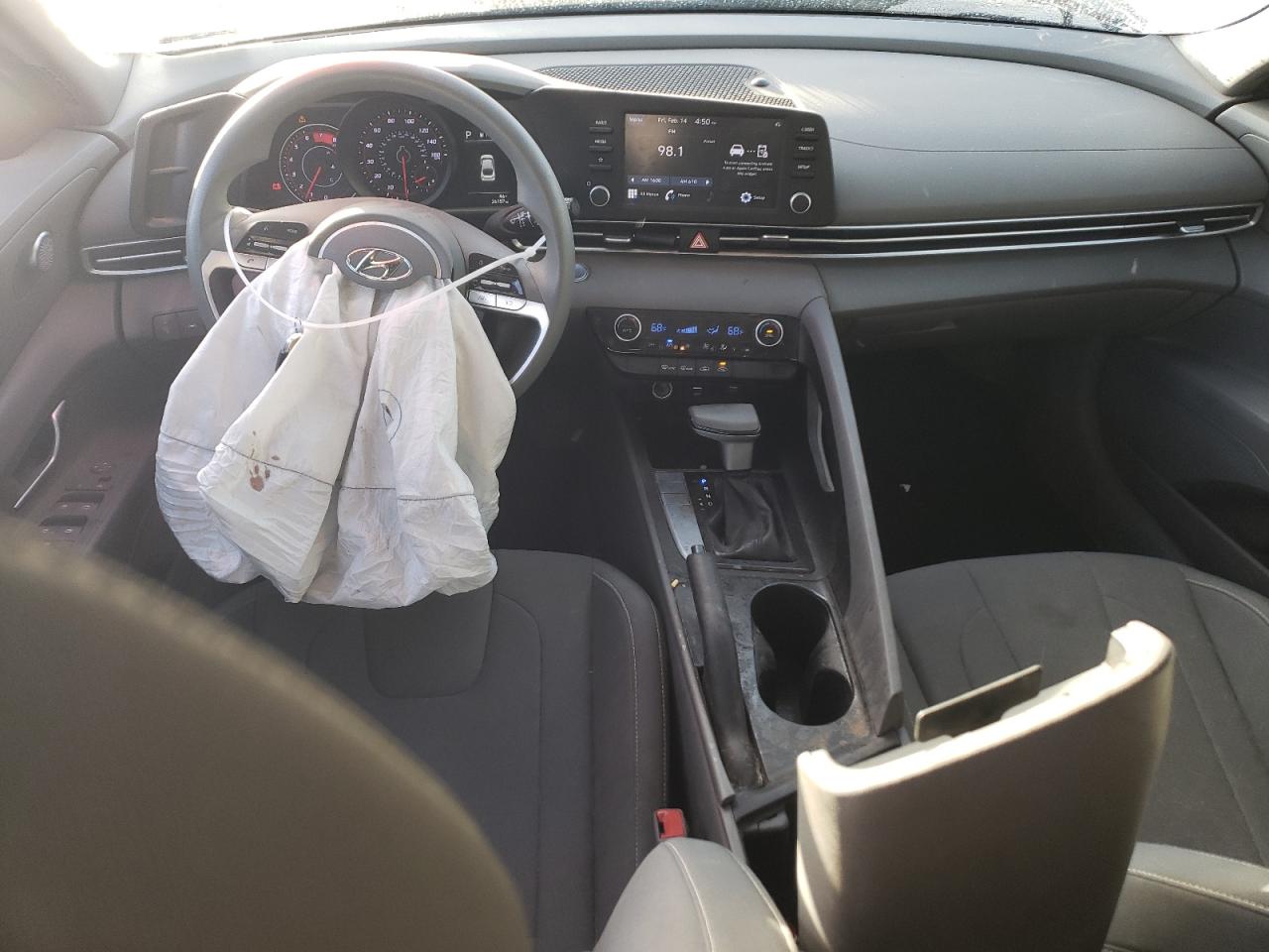 2023 Hyundai Elantra - Image 8