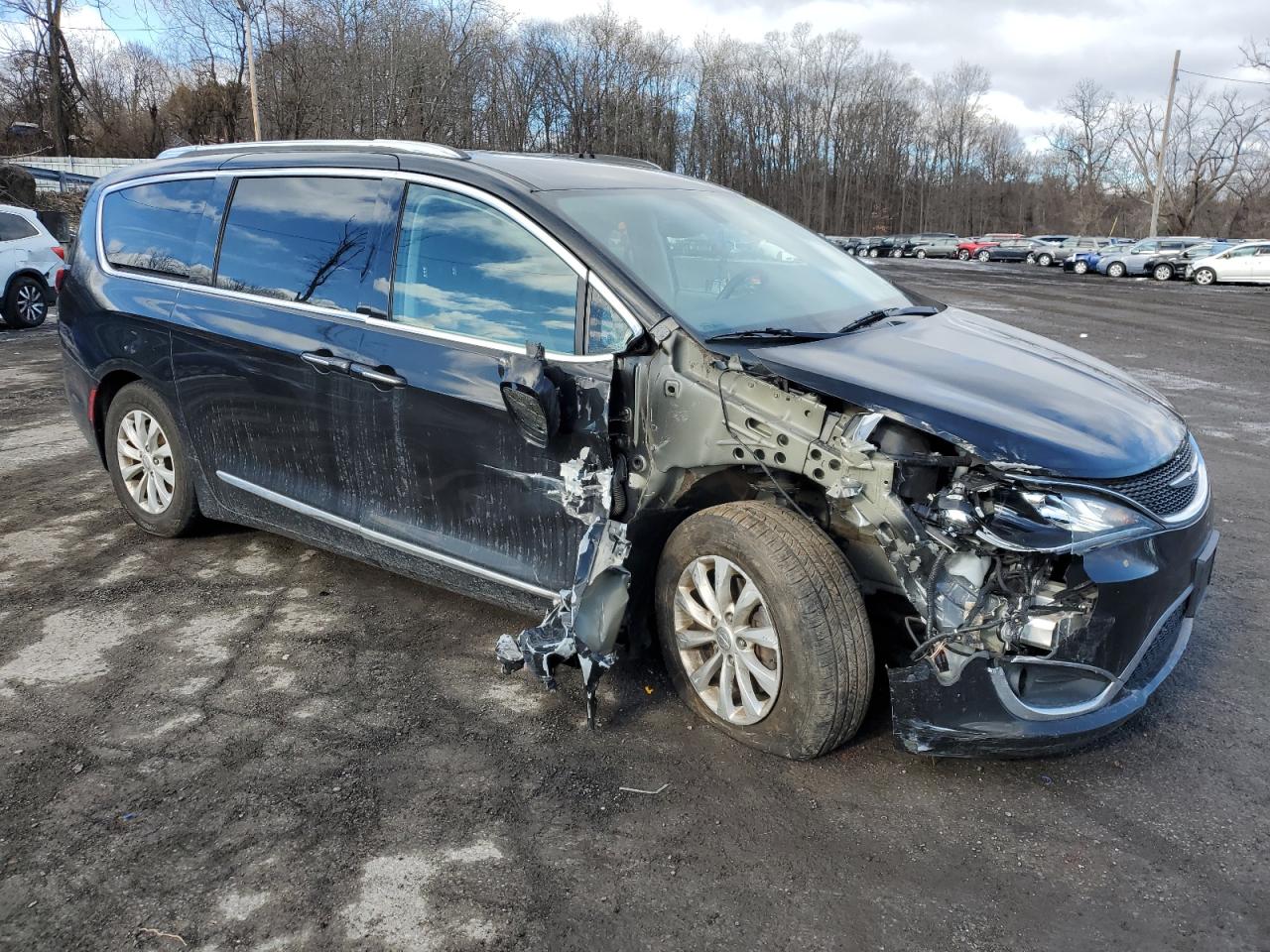 2018 Chrysler Pacifica - Image 4