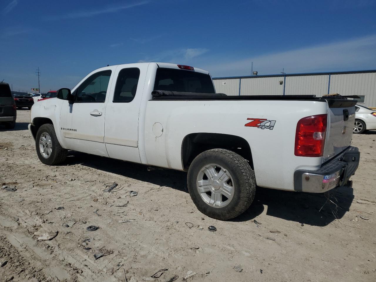 2007 Chevrolet Silverado - Image 2