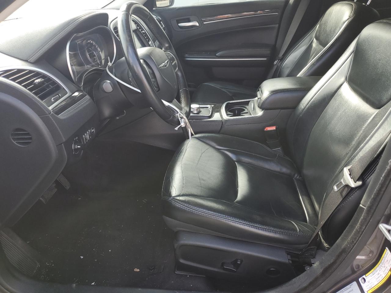 2017 Chrysler 300 - Image 7