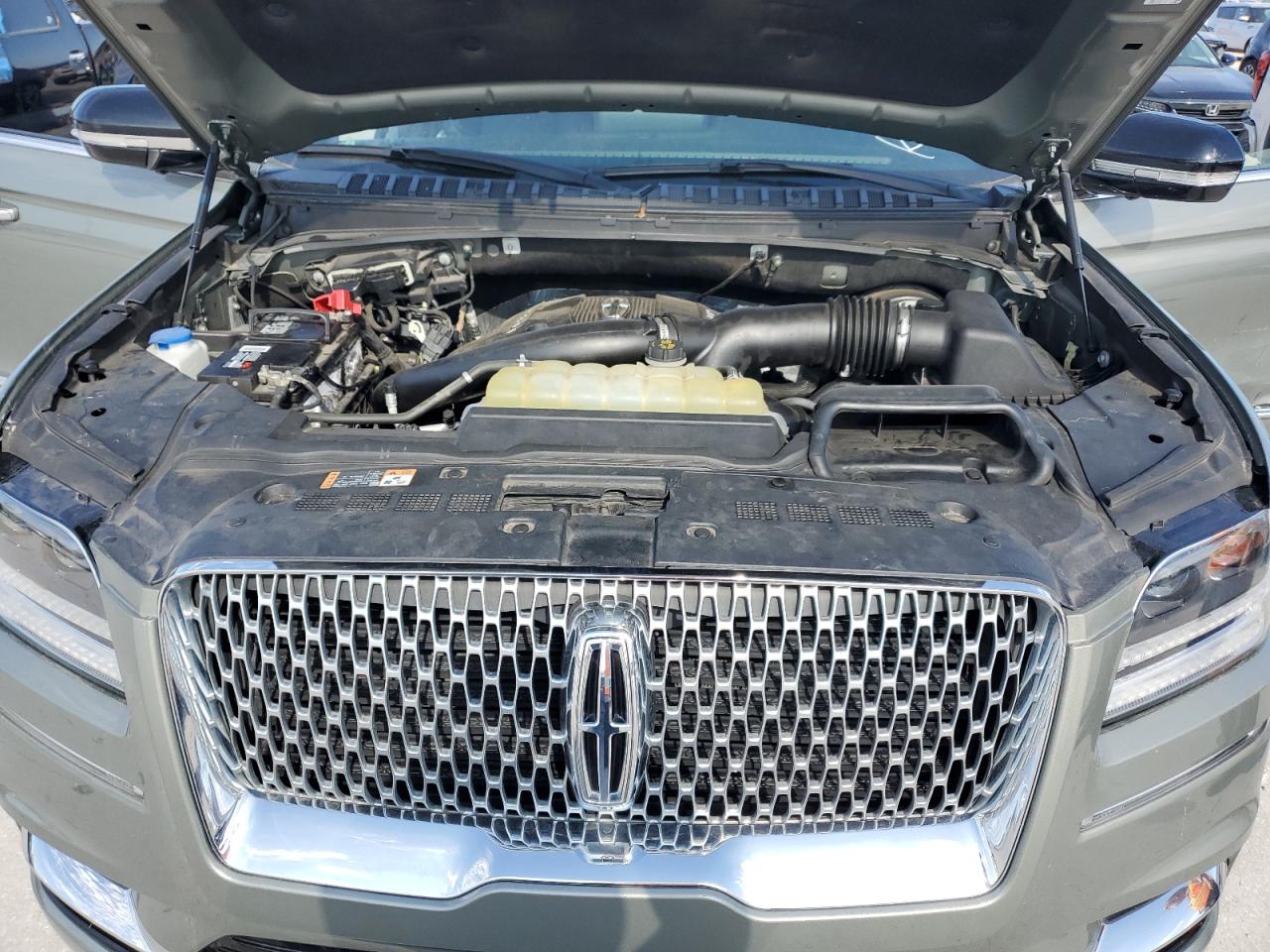 2019 Lincoln Navigator - Image 12