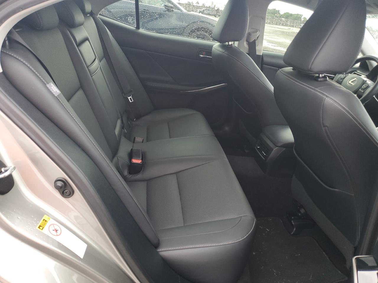 2015 Lexus IS - Image 10