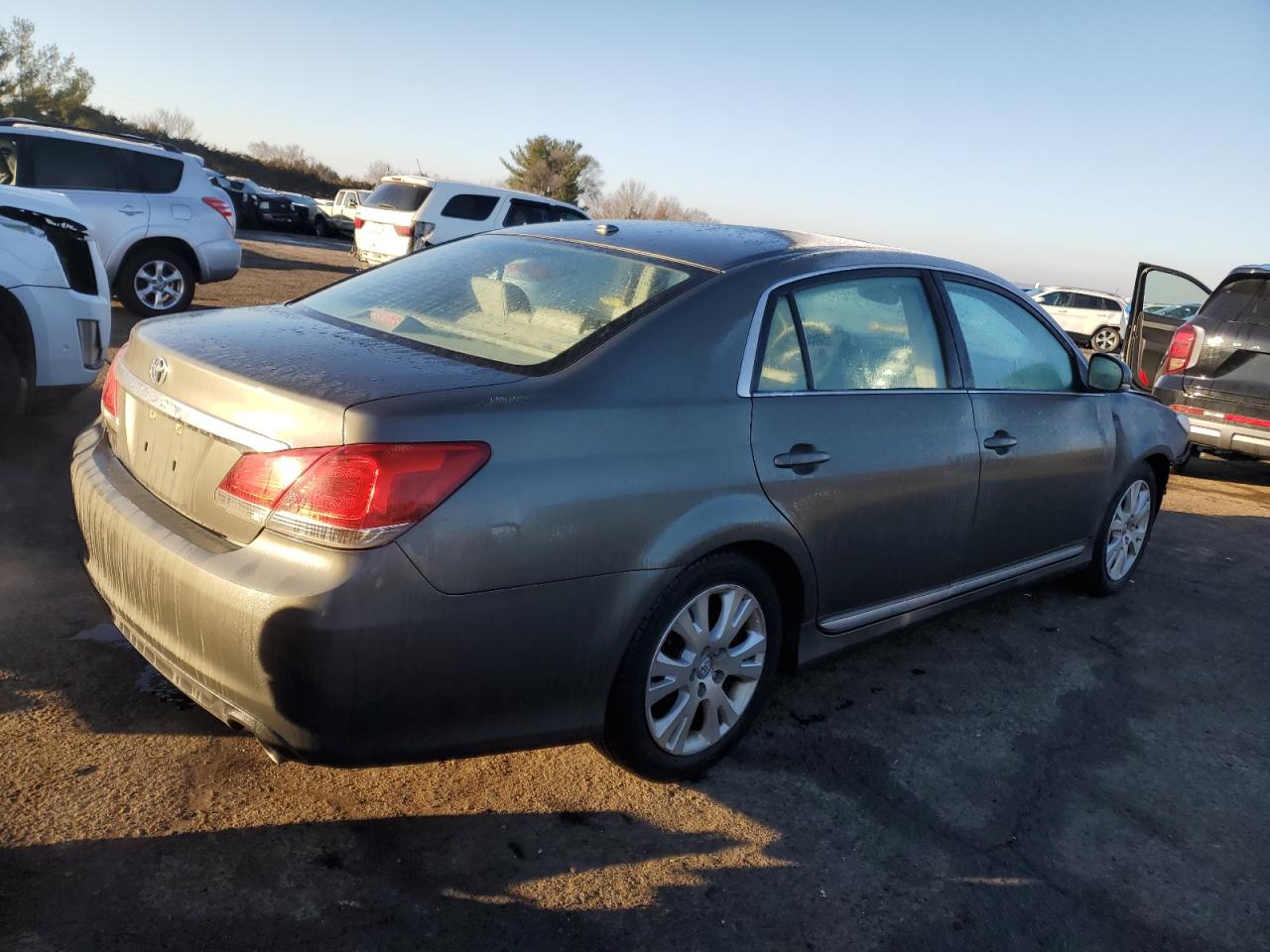 2011 Toyota Avalon - Image 3