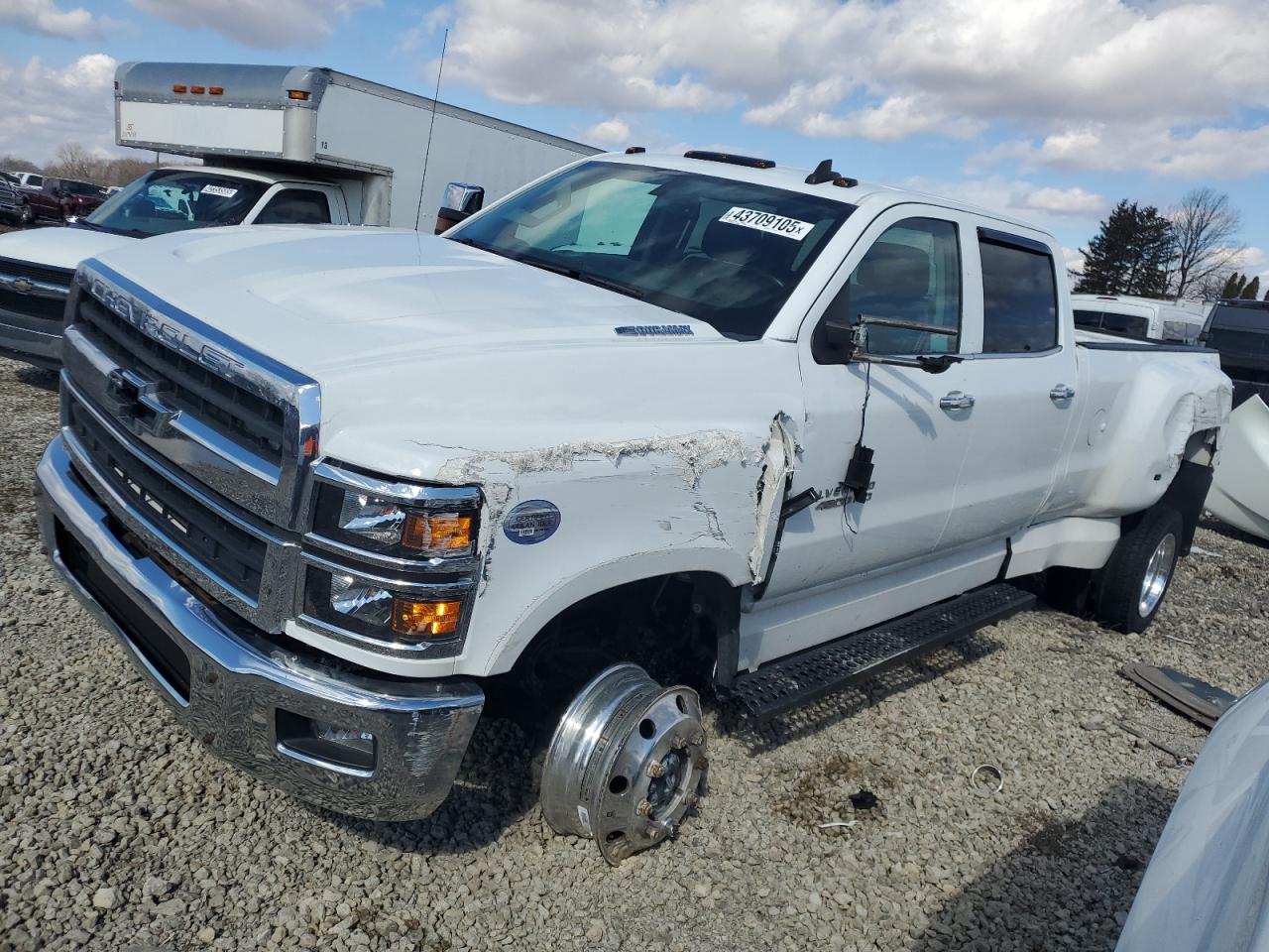 2020 Chevrolet Silverado Medium Duty for Sale in Cicero, IN - Front End