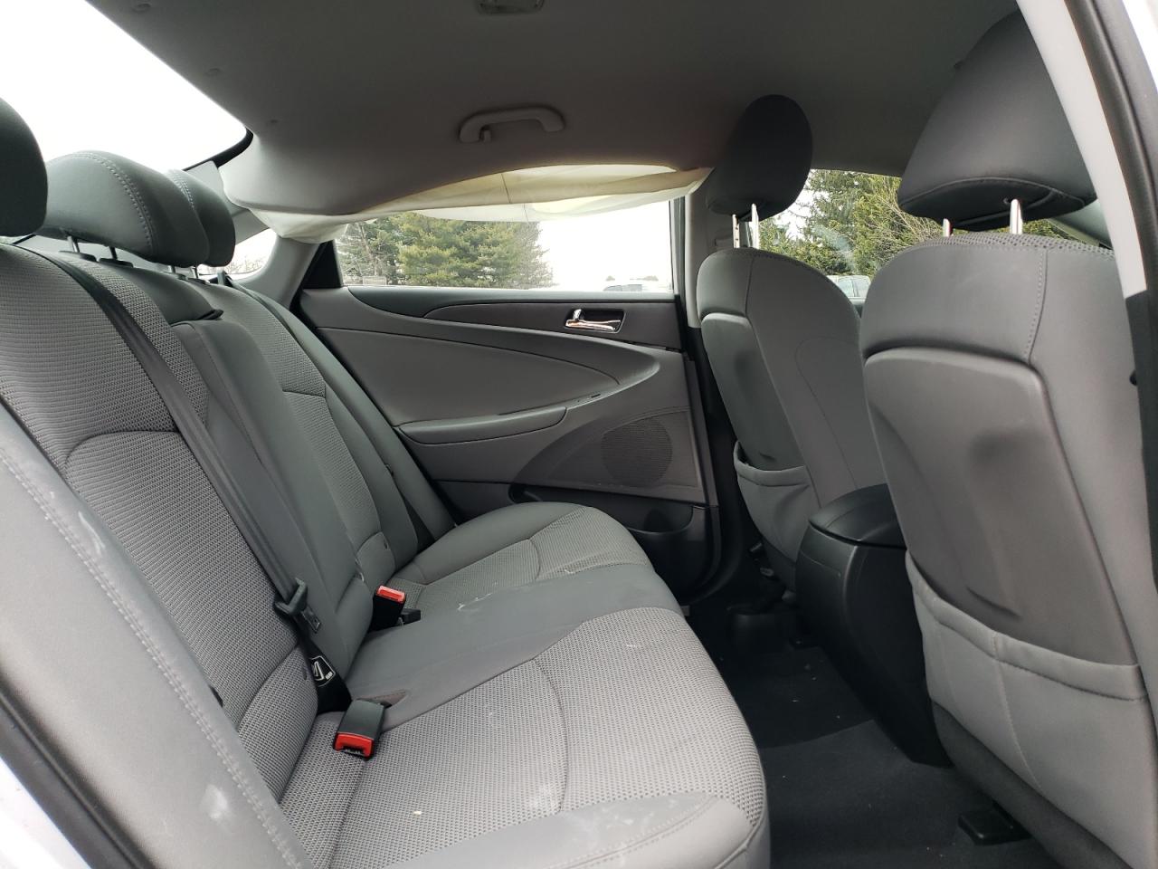 2014 Hyundai Sonata - Image 11