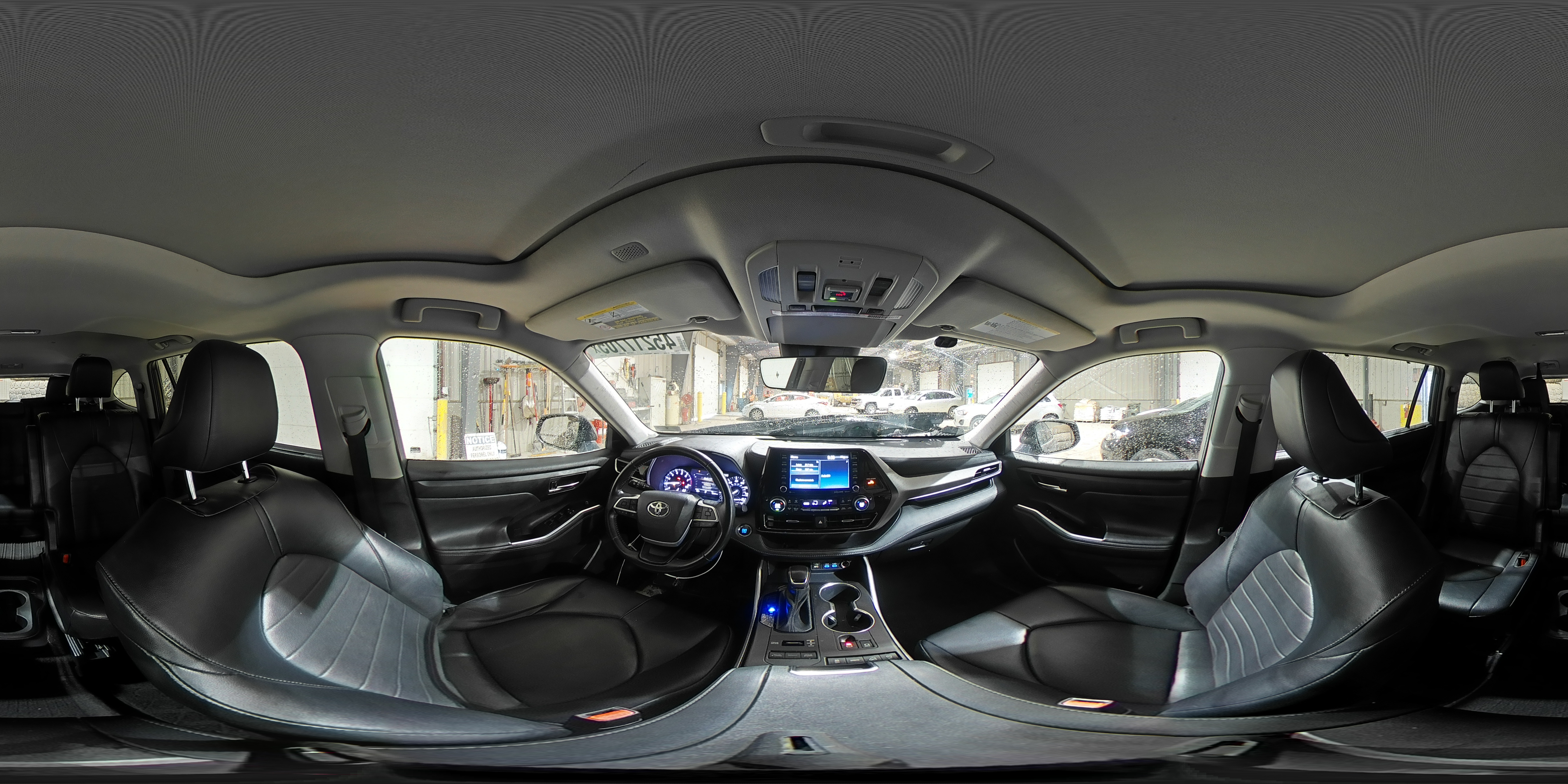2022 Toyota Highlander - Image 13