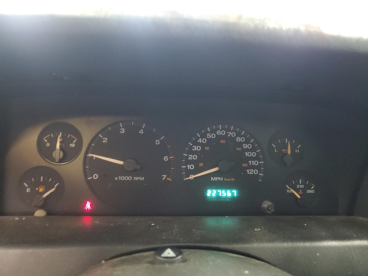 2004 Jeep Grand Cherokee - Image 9