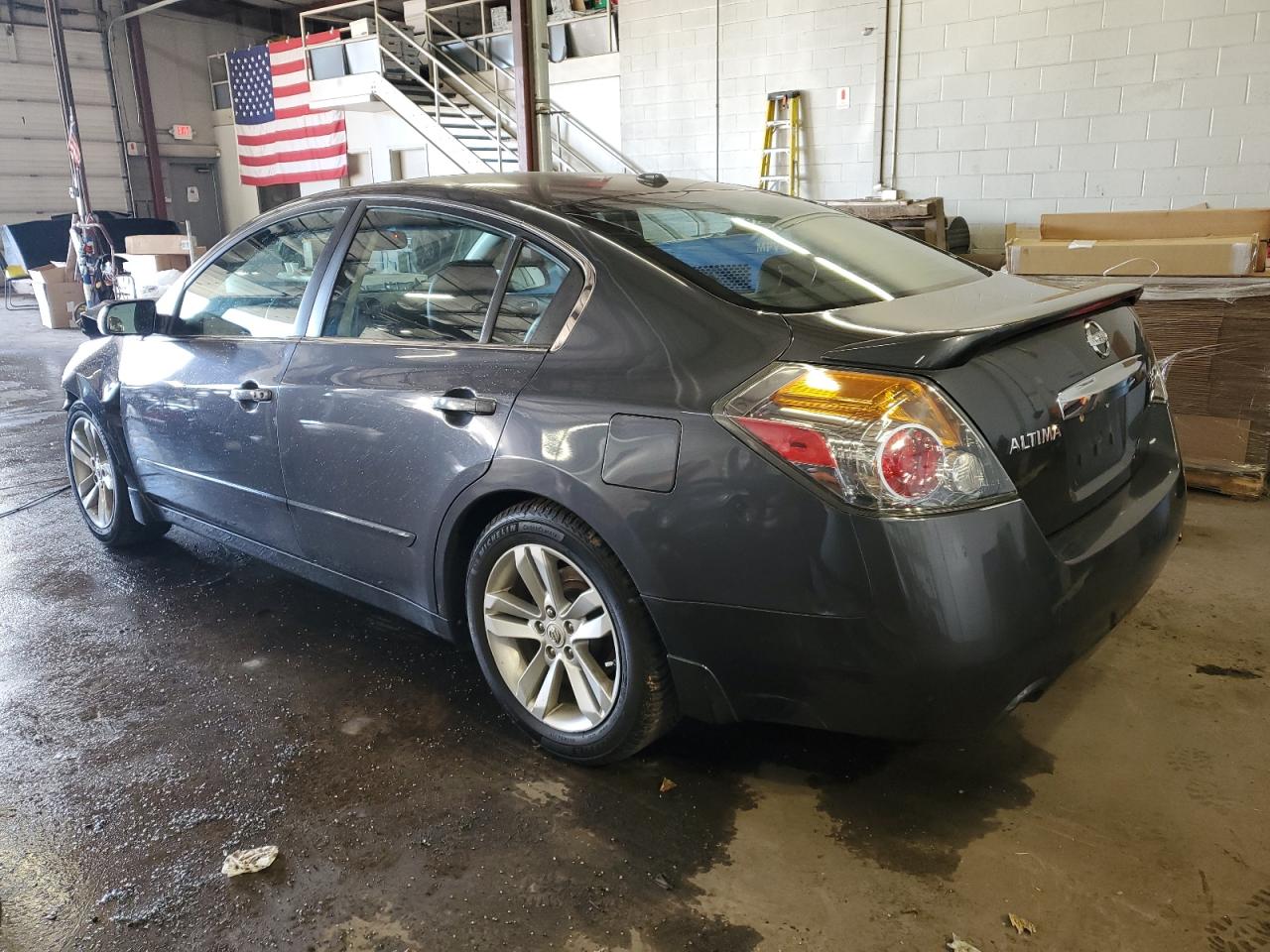 2010 Nissan Altima - Image 2