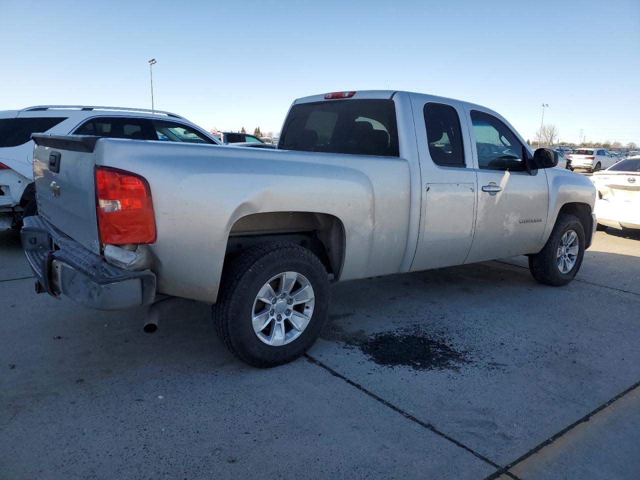 2011 Chevrolet Silverado - Image 3
