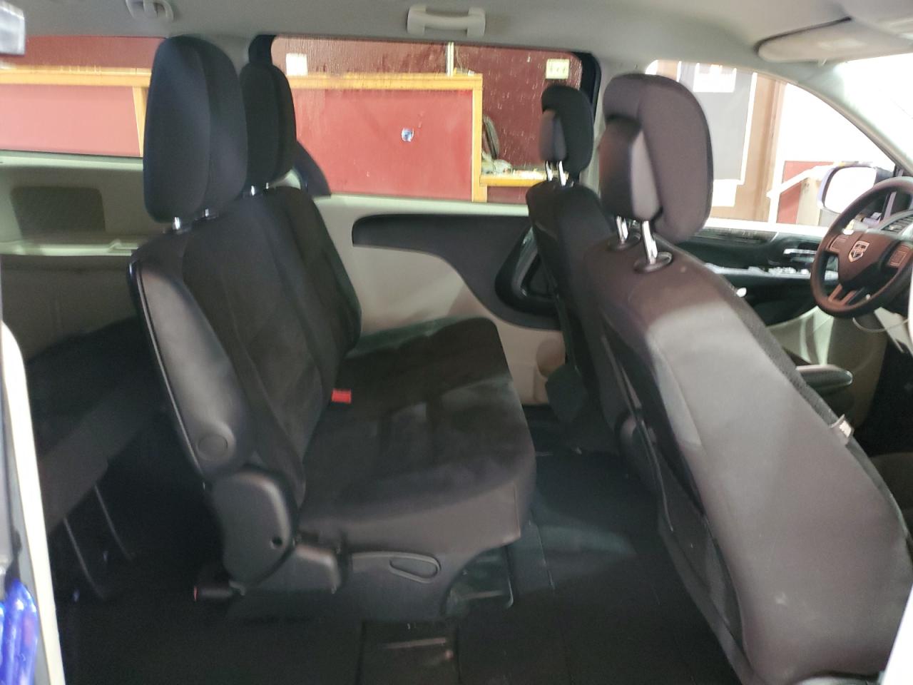 2019 Dodge Caravan - Image 11