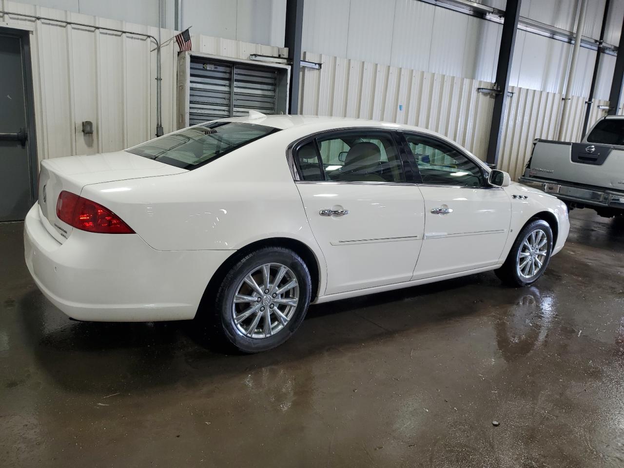 2009 Buick Lucerne - Image 3