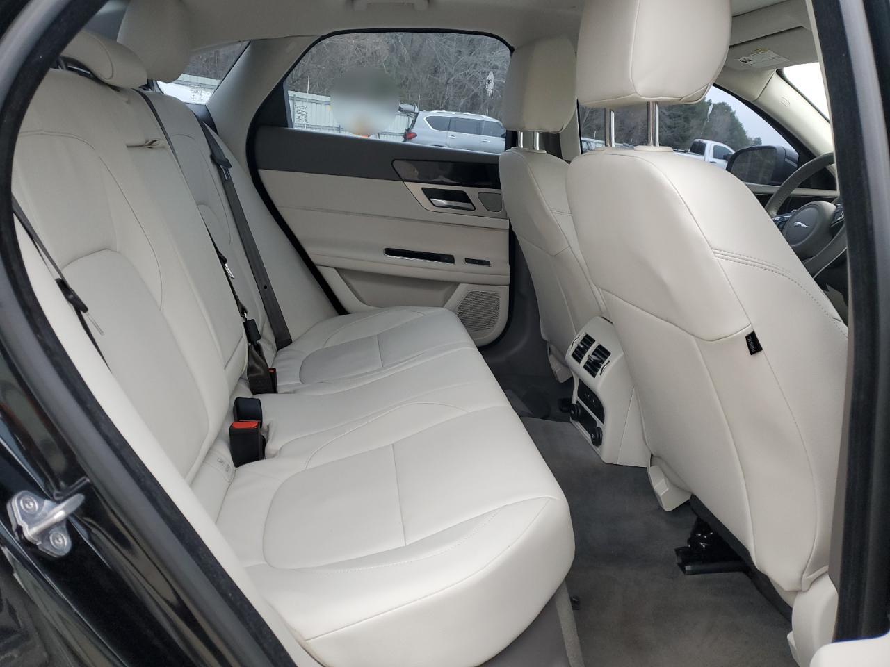 2016 Jaguar XF - Image 10