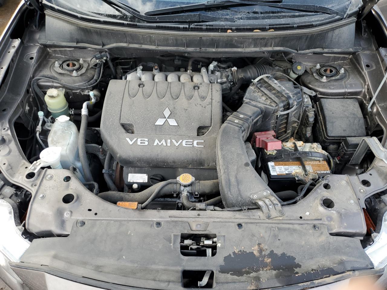 2012 Mitsubishi Outlander - Image 11