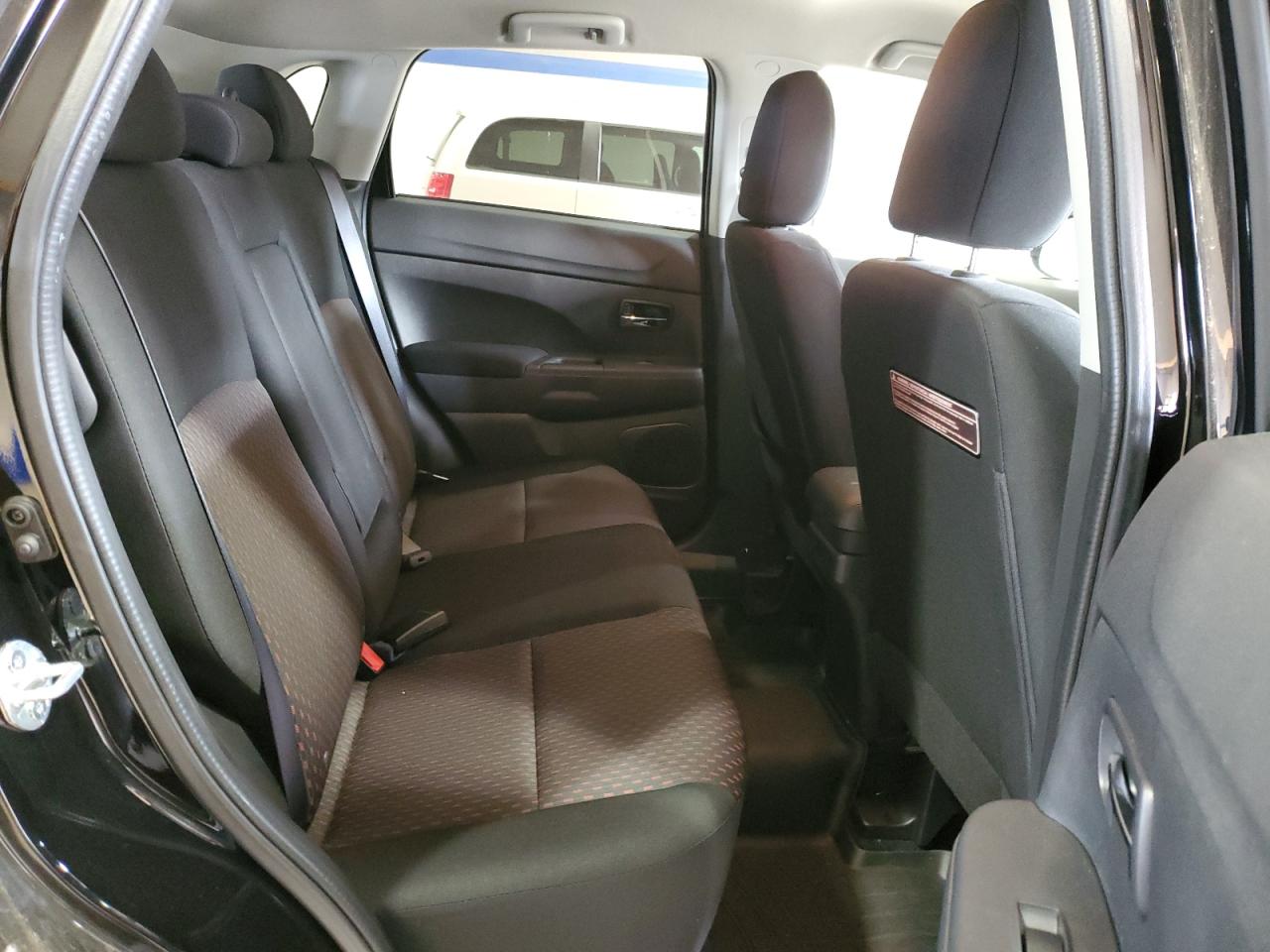 2018 Mitsubishi Outlander - Image 11