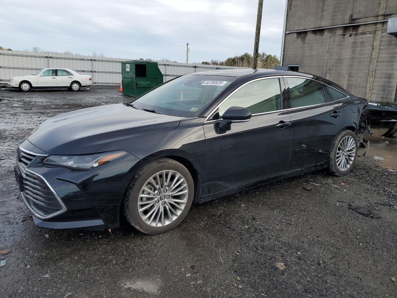 2019 Toyota Avalon - Image 1