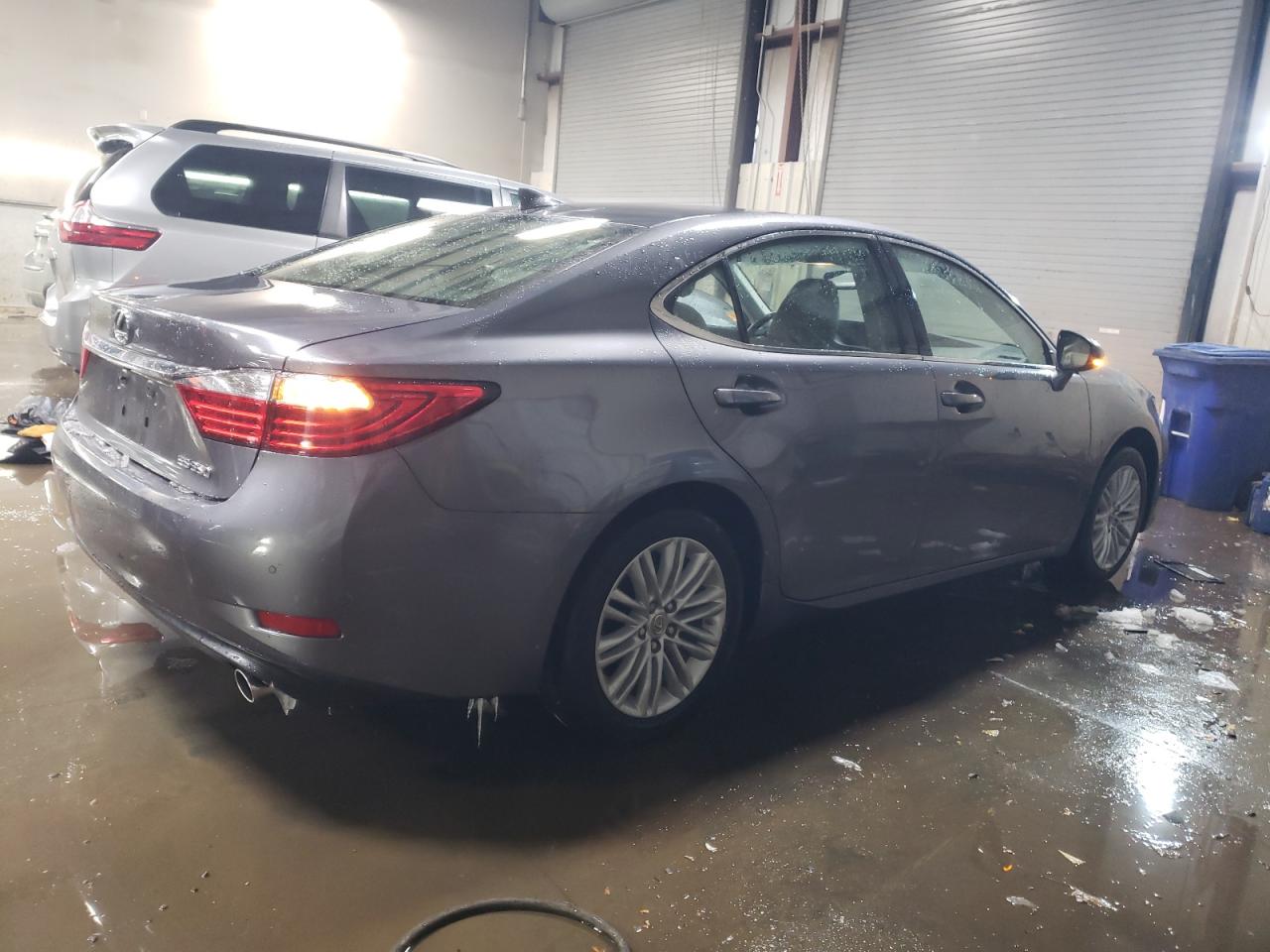 2015 Lexus ES - Image 3