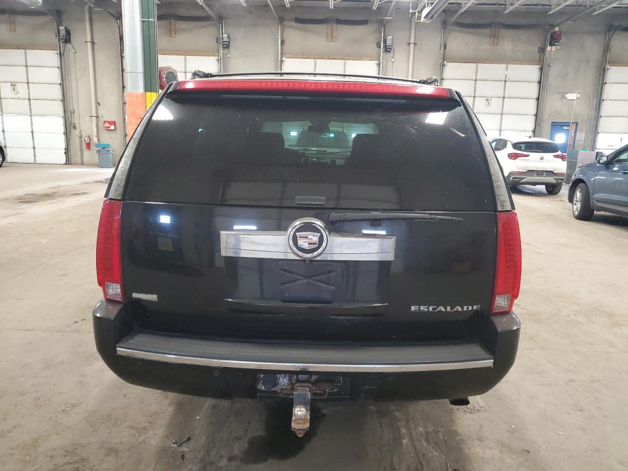 2010 Cadillac Escalade - Image 6