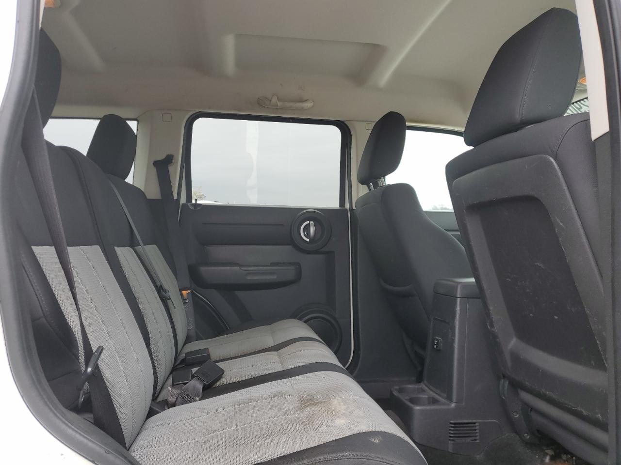 2007 Dodge Nitro - Image 11