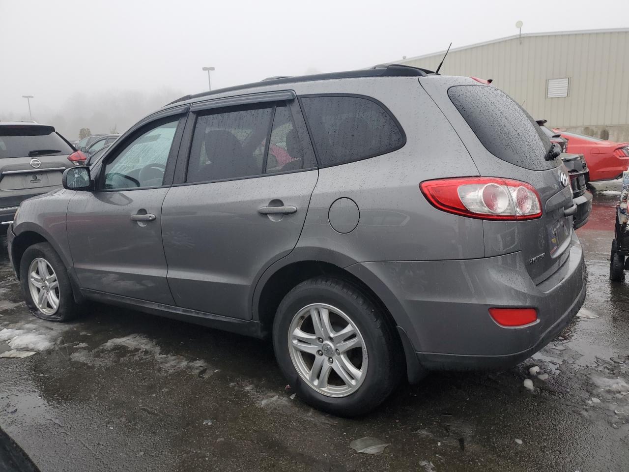 2010 Hyundai Santa Fe - Image 2