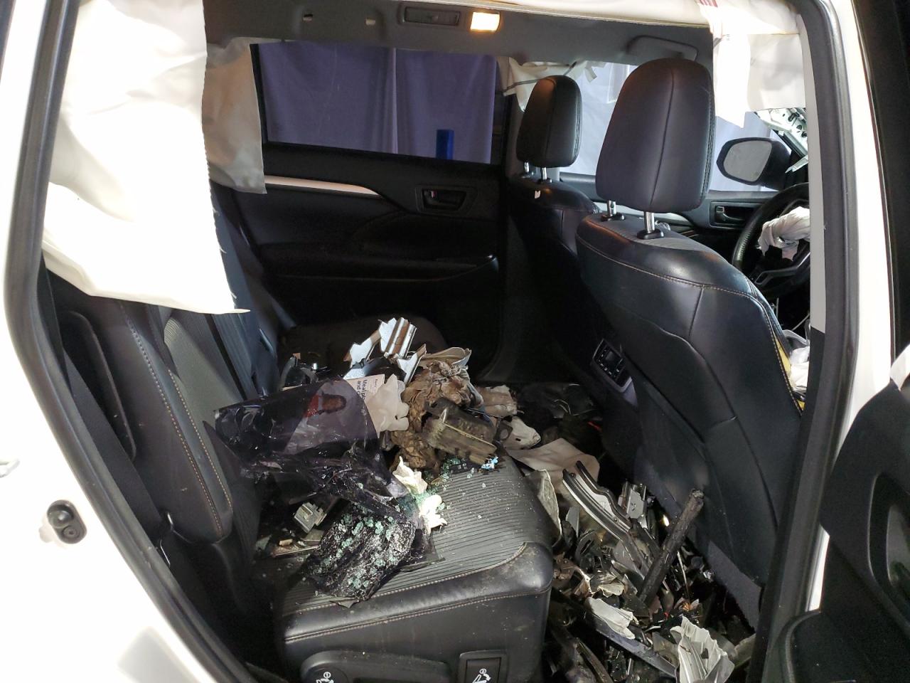 2015 Toyota Highlander - Image 11