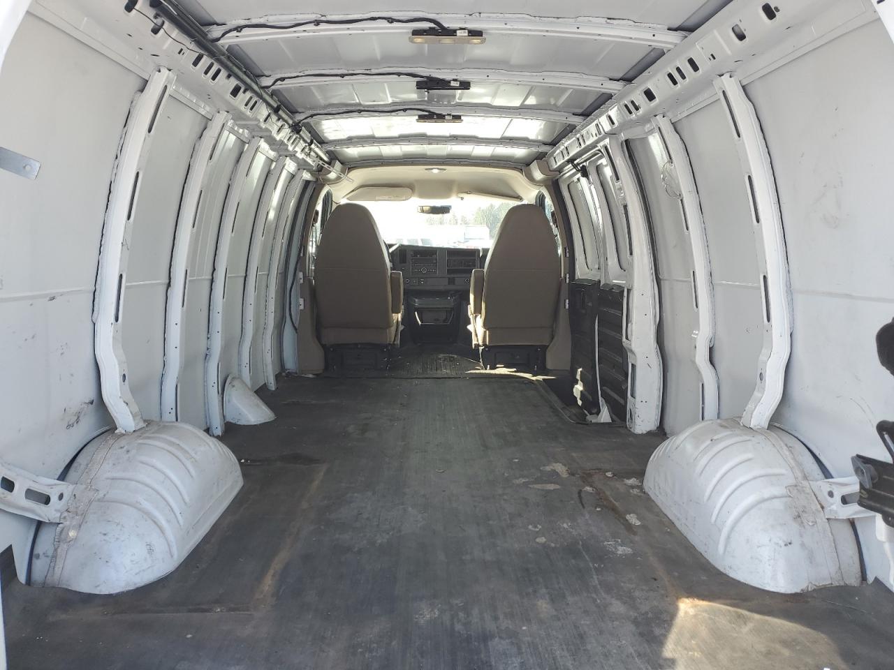 2015 Chevrolet Express - Image 10