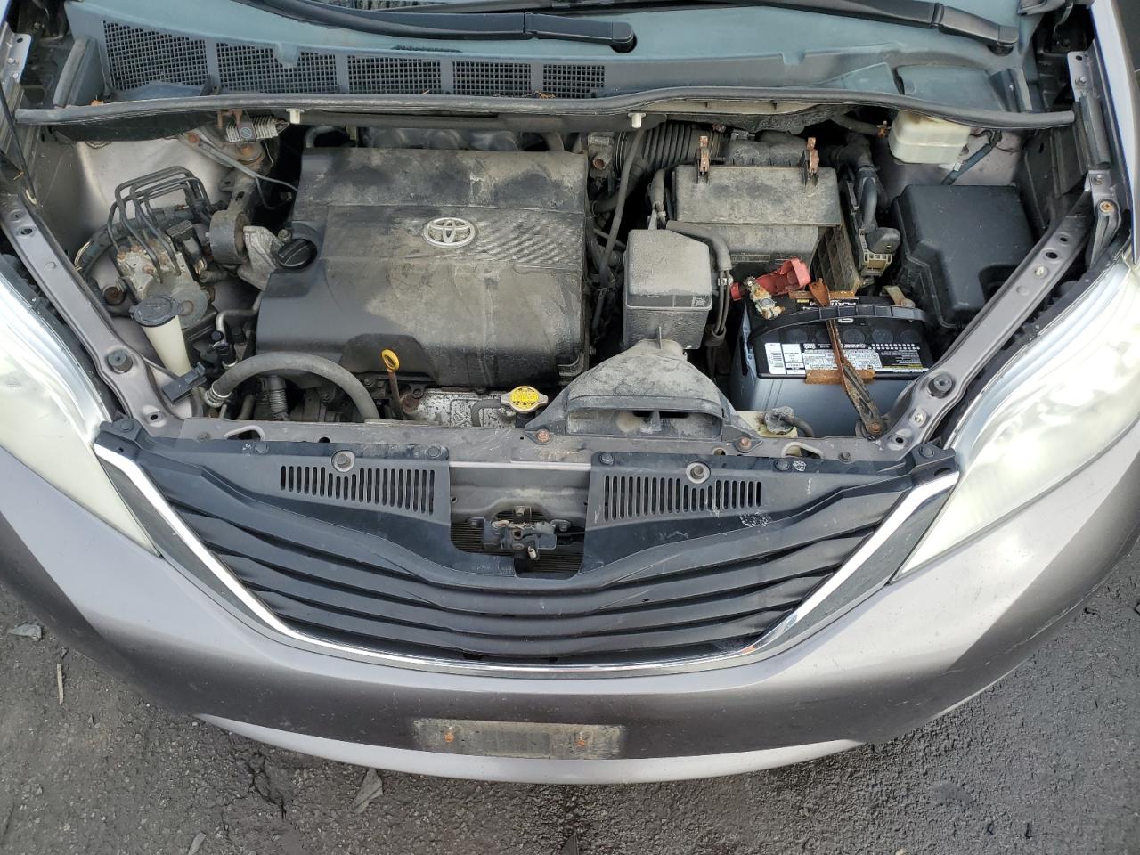 2011 Toyota Sienna - Image 12