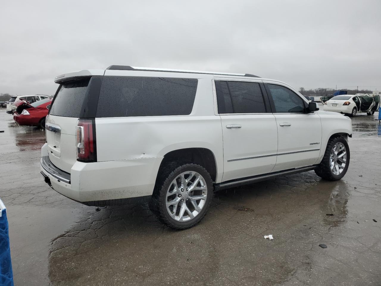 2016 GMC Yukon - Image 3