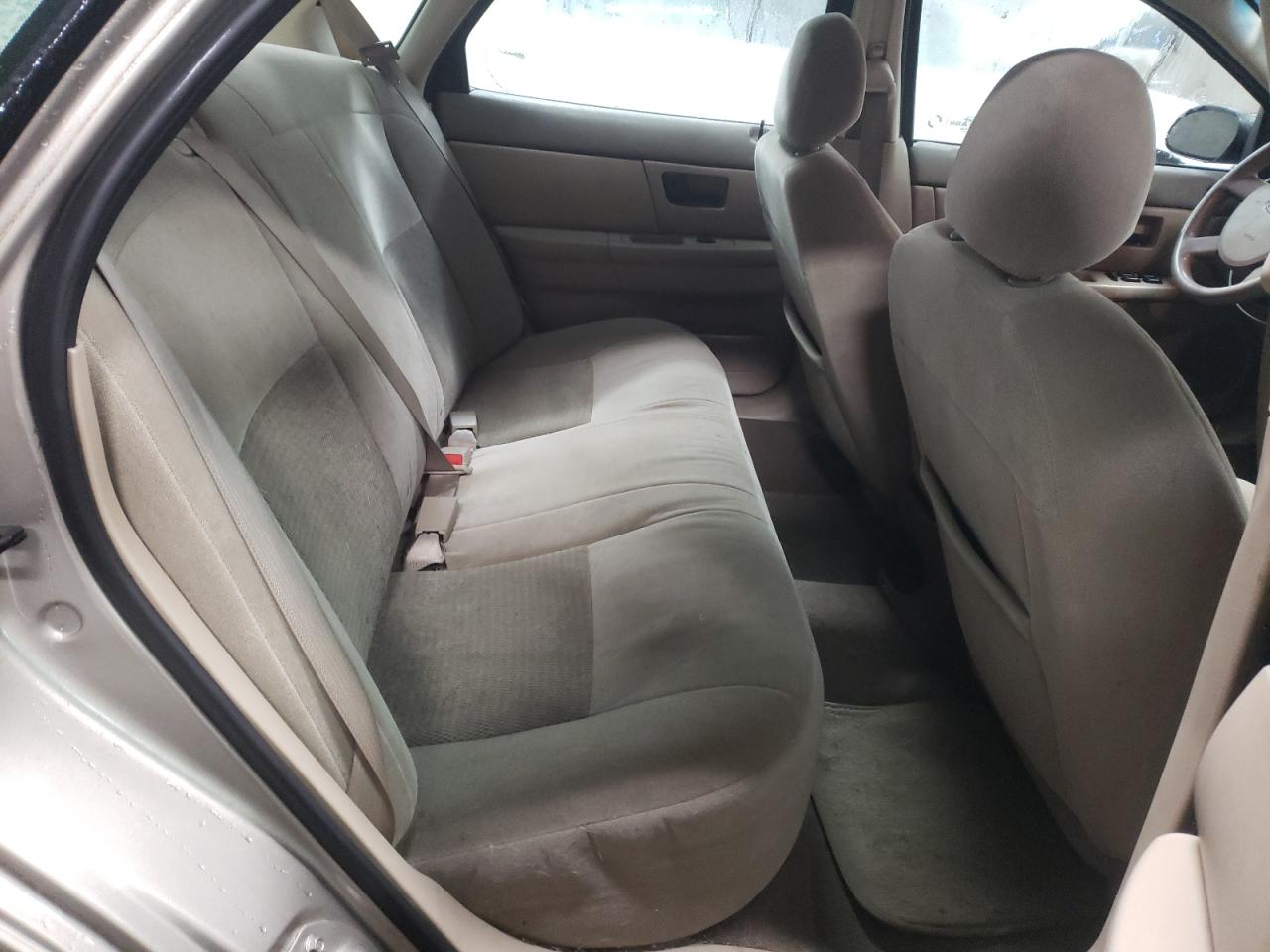 2004 Ford Taurus - Image 10