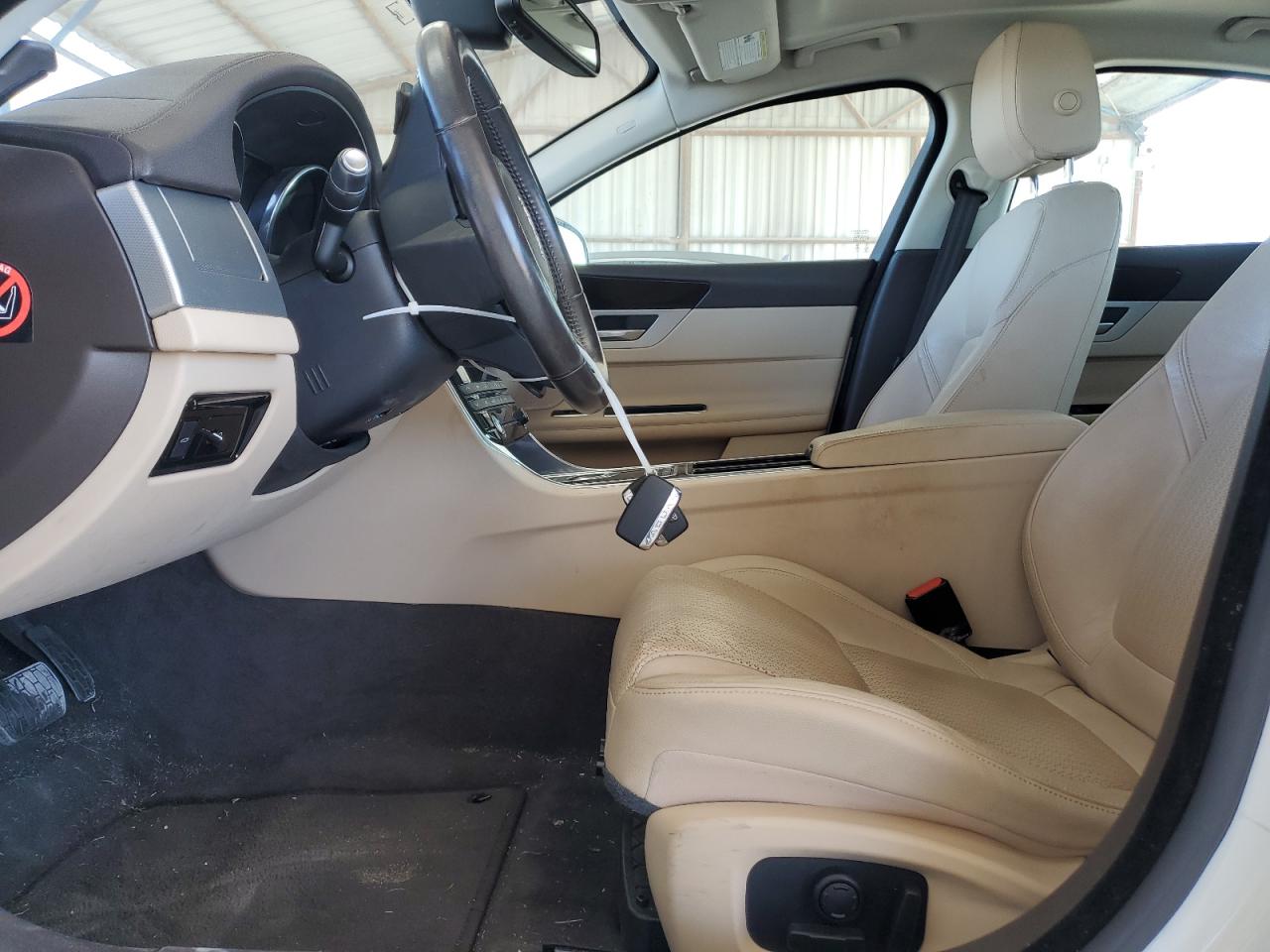 2016 Jaguar XF - Image 7