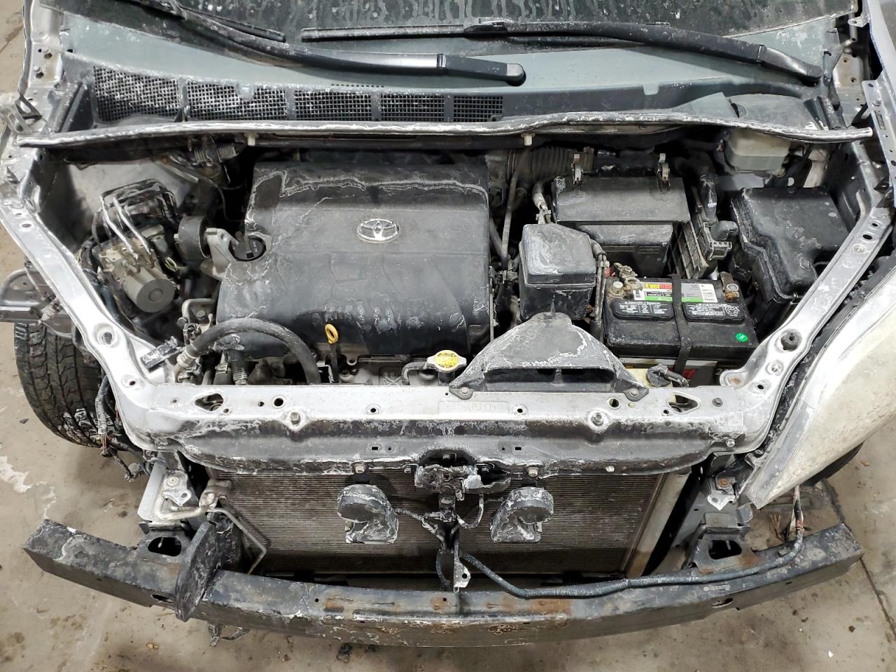 2011 Toyota Sienna - Image 12