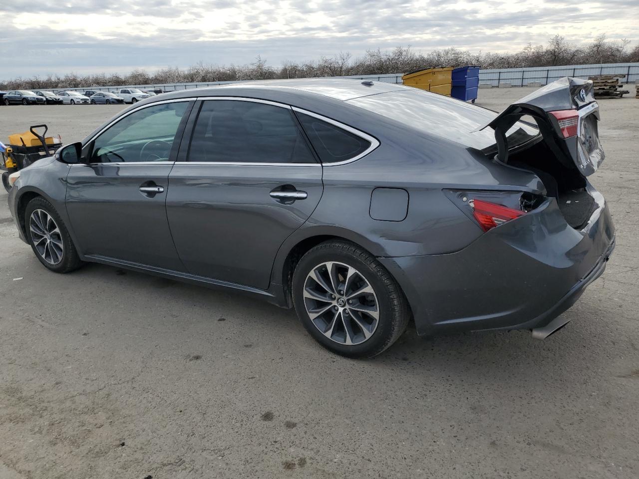 2016 Toyota Avalon - Image 2