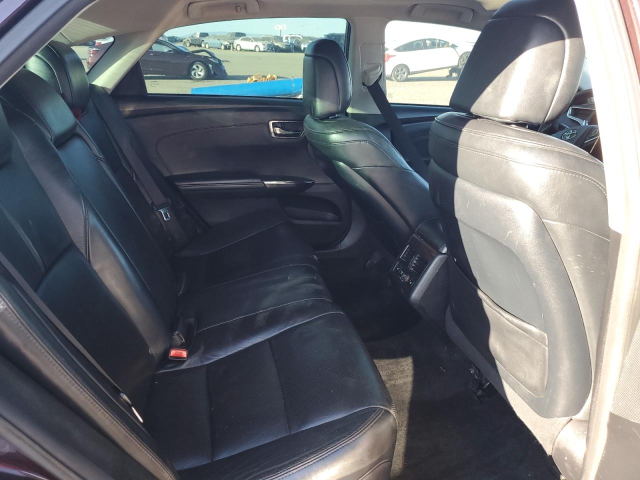 2013 Toyota Avalon - Image 10