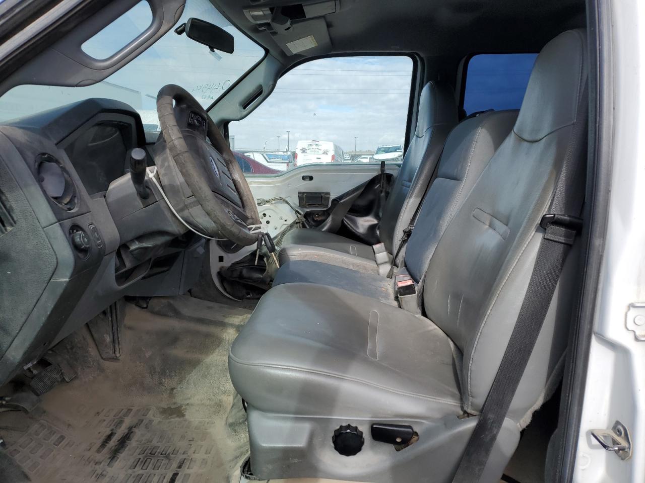 2015 Ford F350 - Image 7