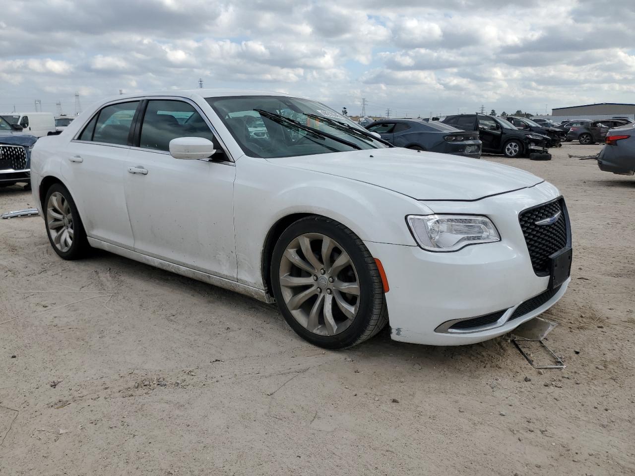 2019 Chrysler 300 - Image 4