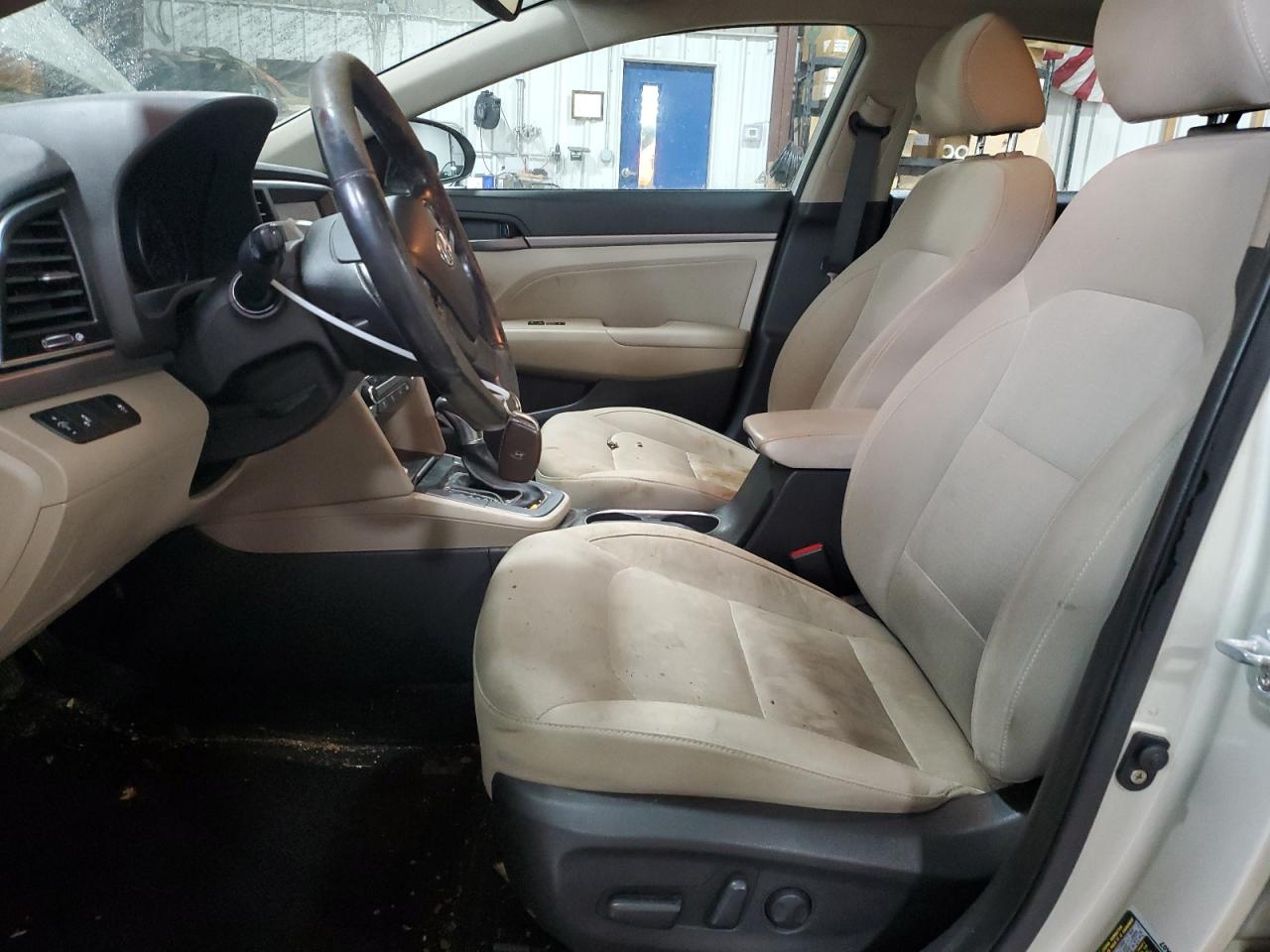 2017 Hyundai Elantra - Image 7